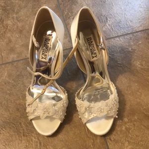 Badgley Mischka Carter Pump, size 5.5, white satin